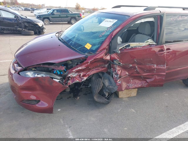 Toyota Sienna Le