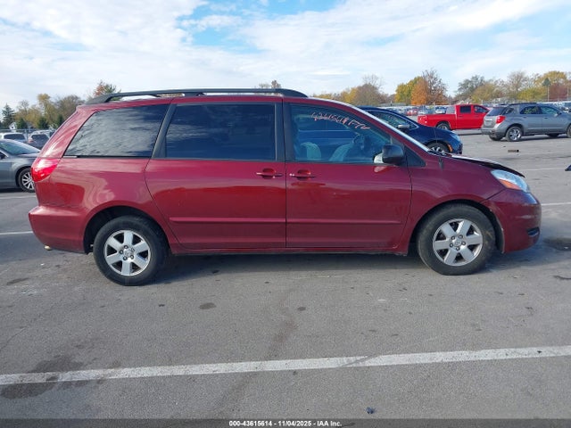 Toyota Sienna Le
