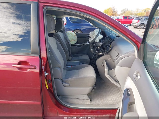Toyota Sienna Le