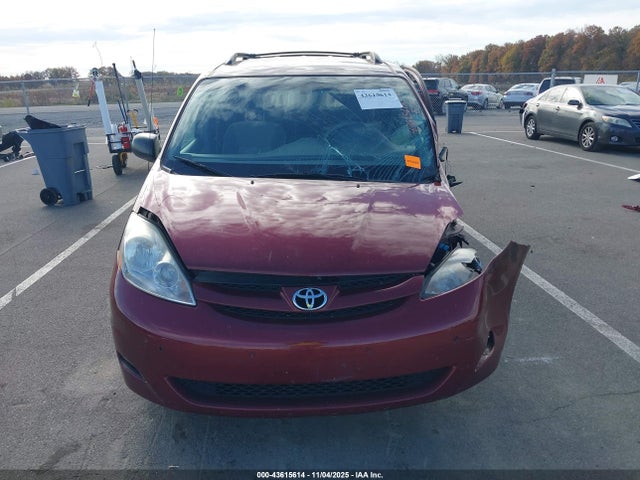 Toyota Sienna Le