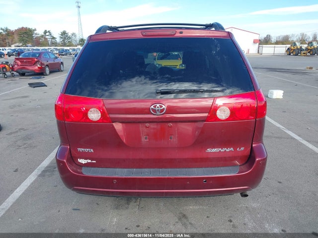 Toyota Sienna Le