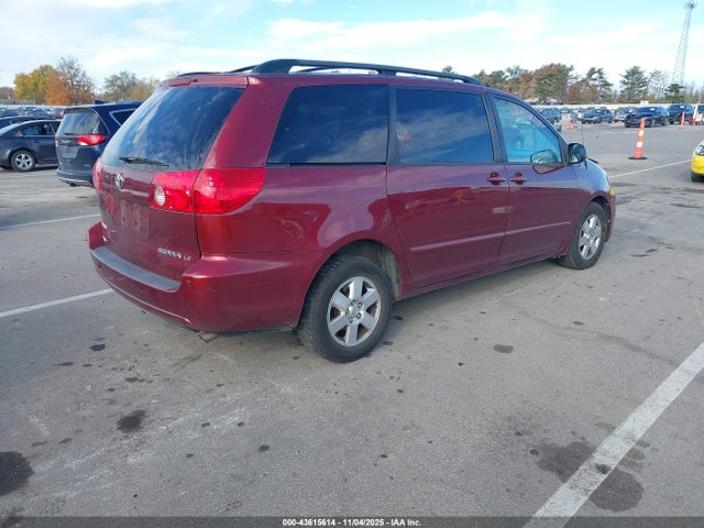Toyota Sienna Le