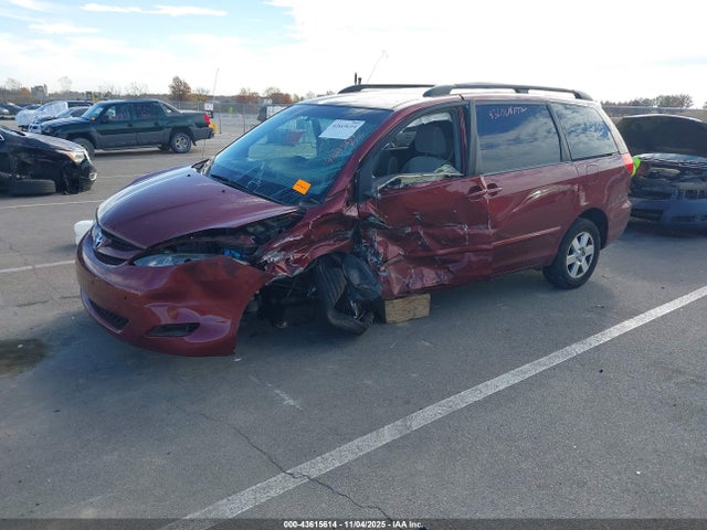 Toyota Sienna Le