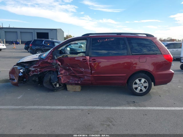 Toyota Sienna Le