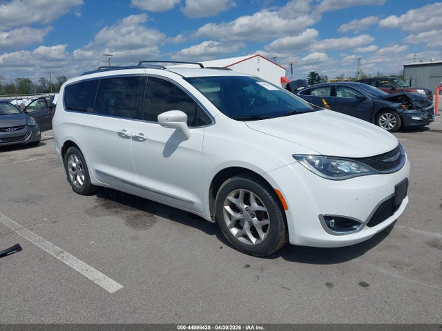Salvage Chrysler Pacifica Image
