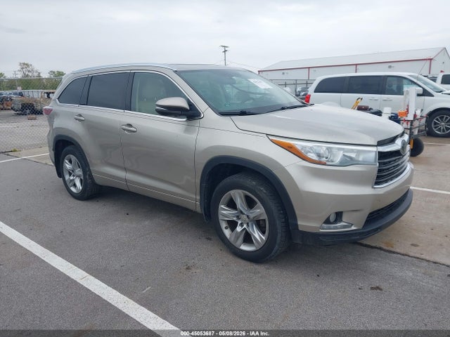 Salvage Toyota Highlander Image
