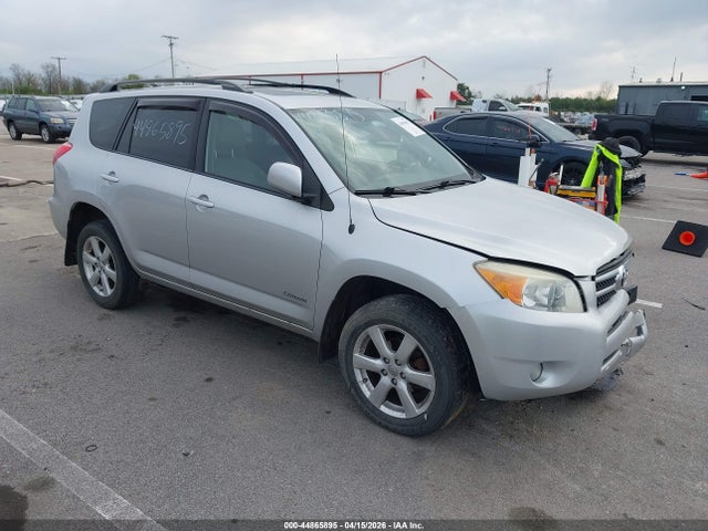 Salvage Toyota RAV4 Image