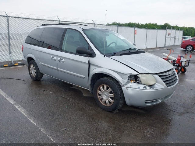 Salvage Chrysler Town & Country Image