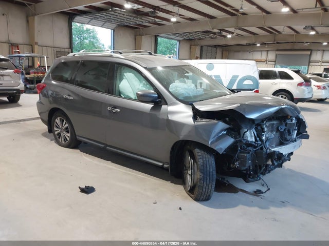 Salvage Nissan Pathfinder Image