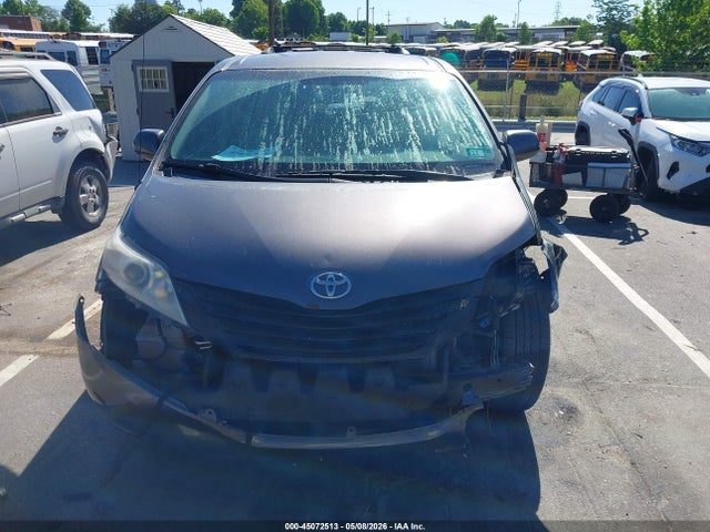 Toyota Sienna Le 7 Passenger