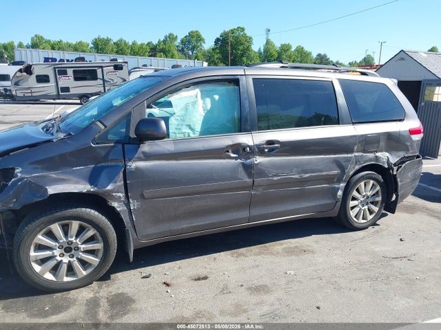 Toyota Sienna Le 7 Passenger