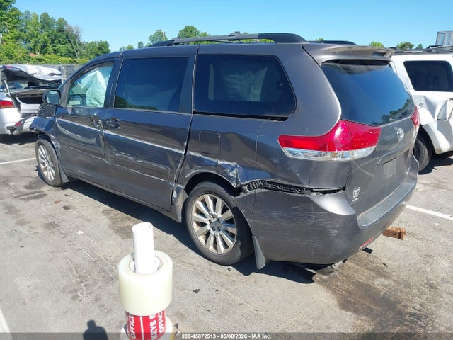 Toyota Sienna Le 7 Passenger