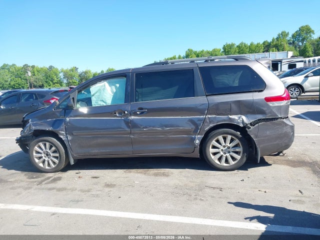 Toyota Sienna Le 7 Passenger
