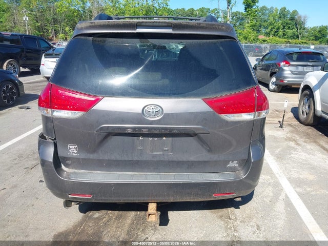 Toyota Sienna Le 7 Passenger