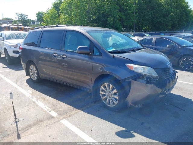 Salvage Toyota Sienna Image
