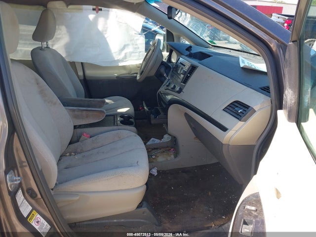 Toyota Sienna Le 7 Passenger