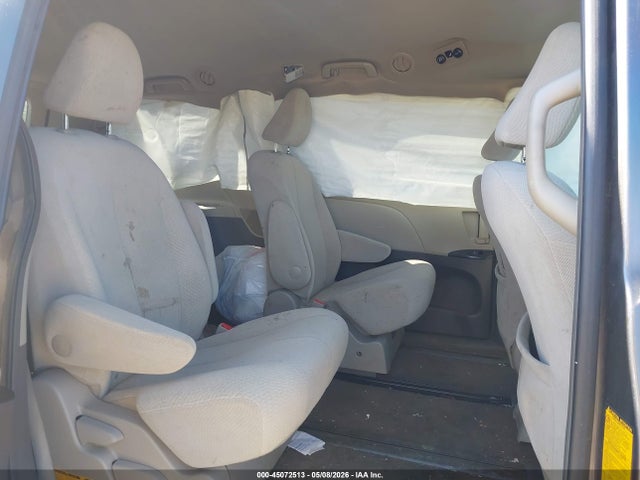 Toyota Sienna Le 7 Passenger