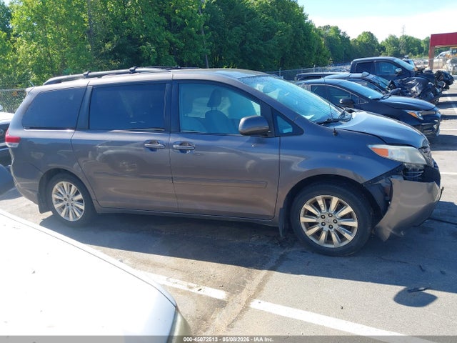 Toyota Sienna Le 7 Passenger