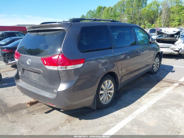 Toyota Sienna Le 7 Passenger