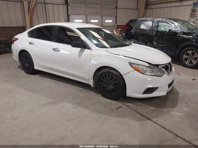 Salvage Nissan Altima Image
