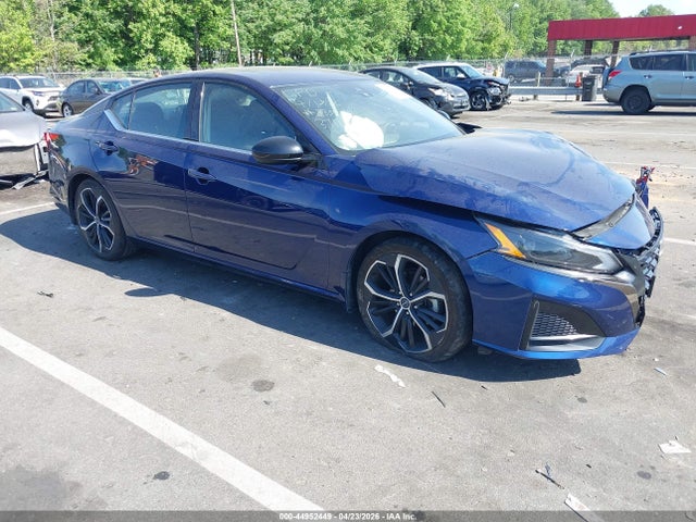 Salvage Nissan Altima Image