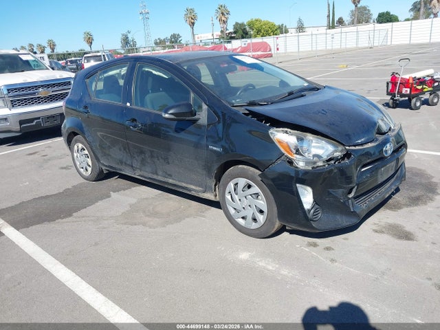 Salvage Toyota Prius c Image
