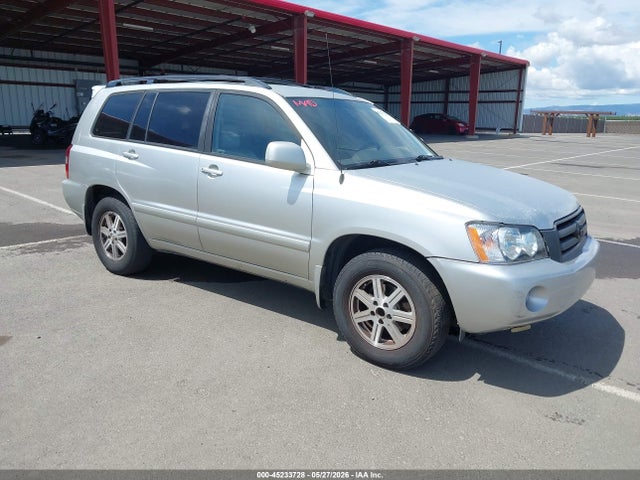 Salvage Toyota Highlander Image