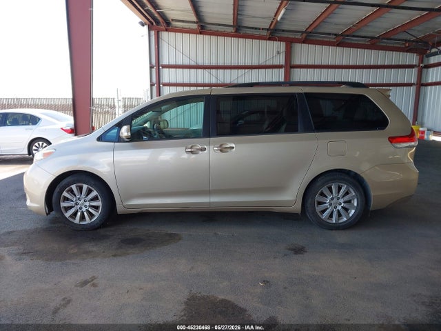 Toyota Sienna Limited V6 7 Passenger