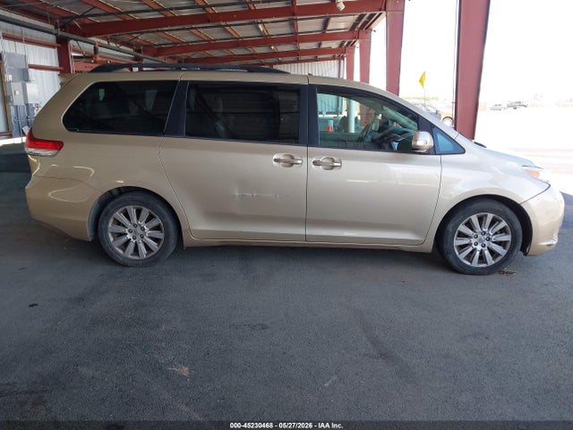 Toyota Sienna Limited V6 7 Passenger
