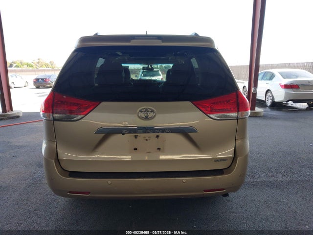 Toyota Sienna Limited V6 7 Passenger