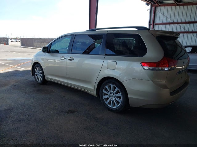 Toyota Sienna Limited V6 7 Passenger