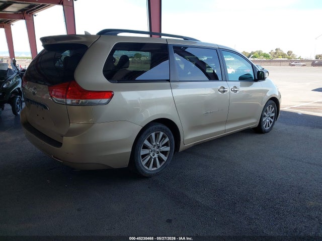 Toyota Sienna Limited V6 7 Passenger