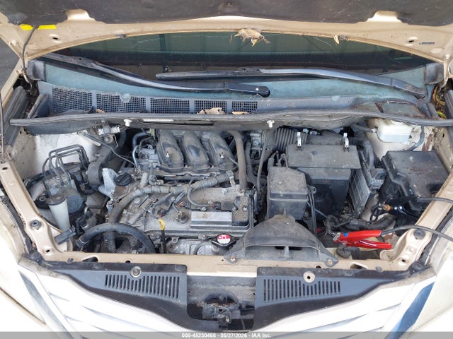 Toyota Sienna Limited V6 7 Passenger