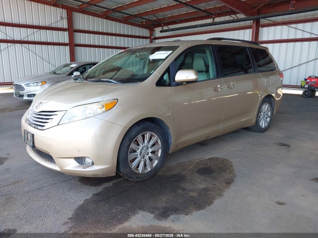 Toyota Sienna Limited V6 7 Passenger