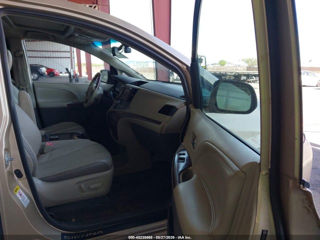 Toyota Sienna Limited V6 7 Passenger