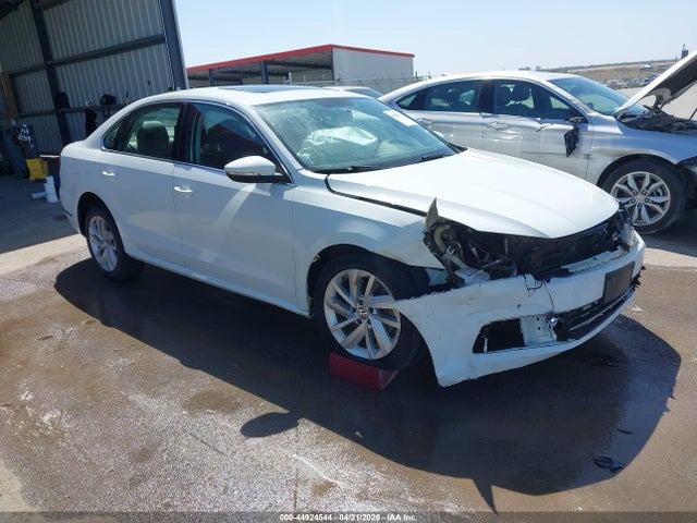Salvage Volkswagen Passat Image