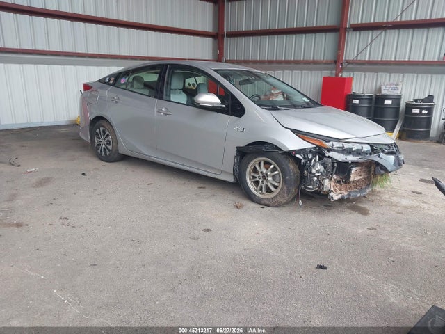 Salvage Toyota Prius Prime Image