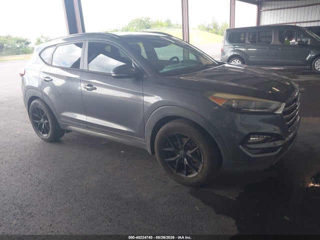 Salvage Hyundai TUCSON Image