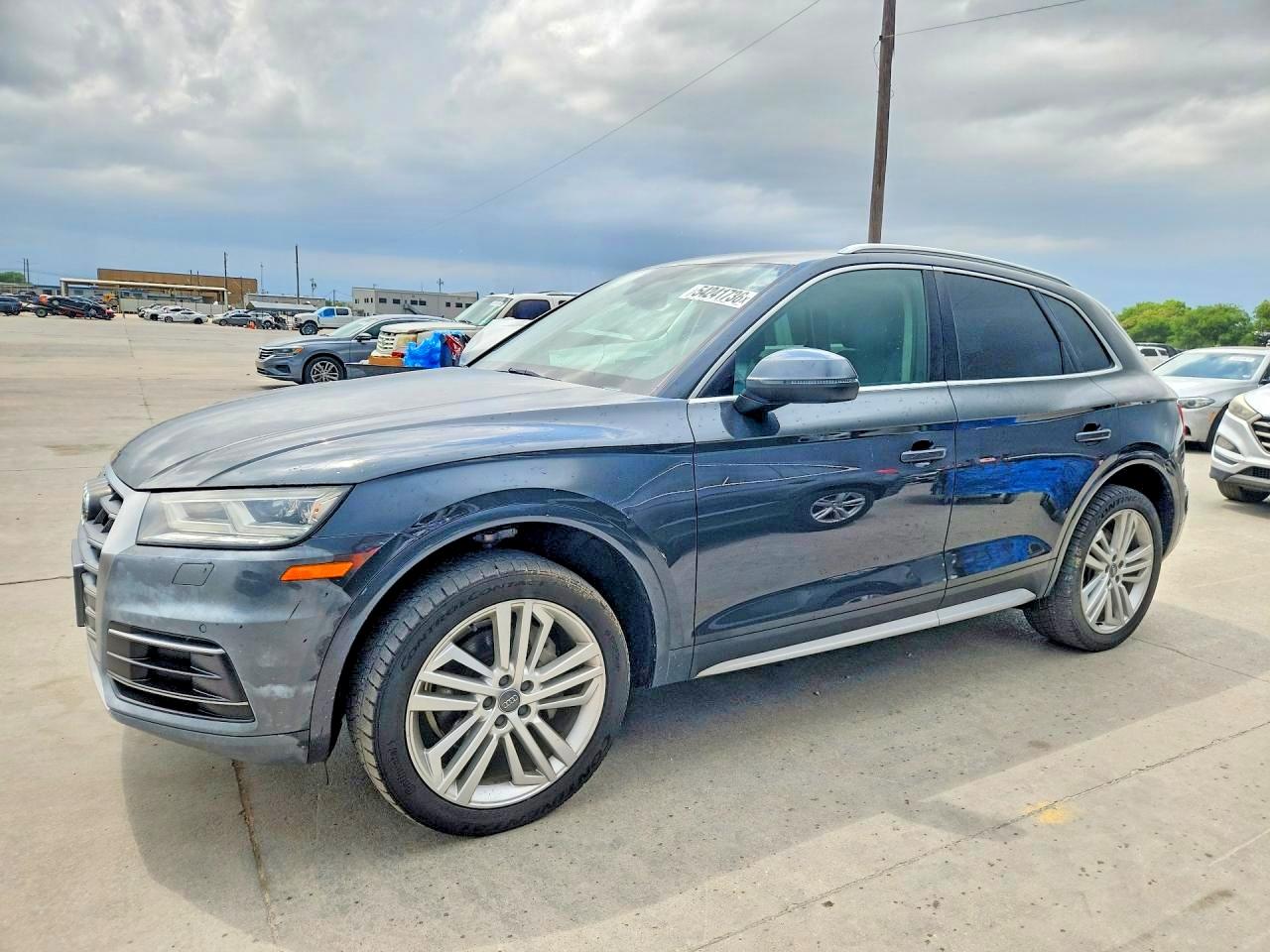Salvage Audi Q5 Image