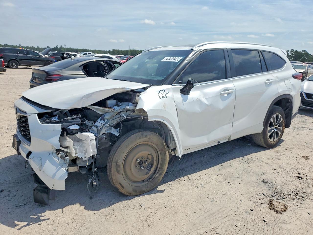 Salvage Toyota Highlander Image