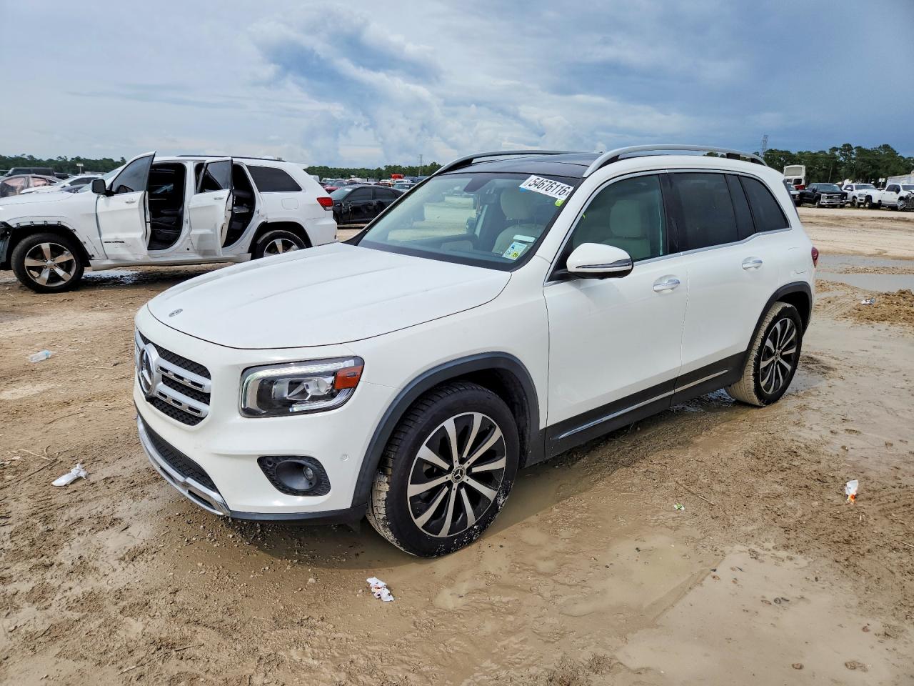 Salvage Mercedes-Benz GLB Image
