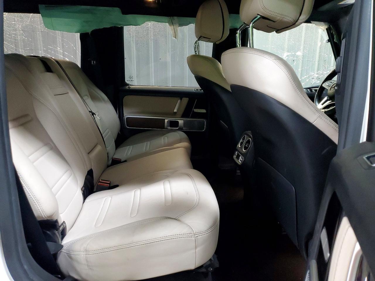 Mercedes-Benz G-Class 550
