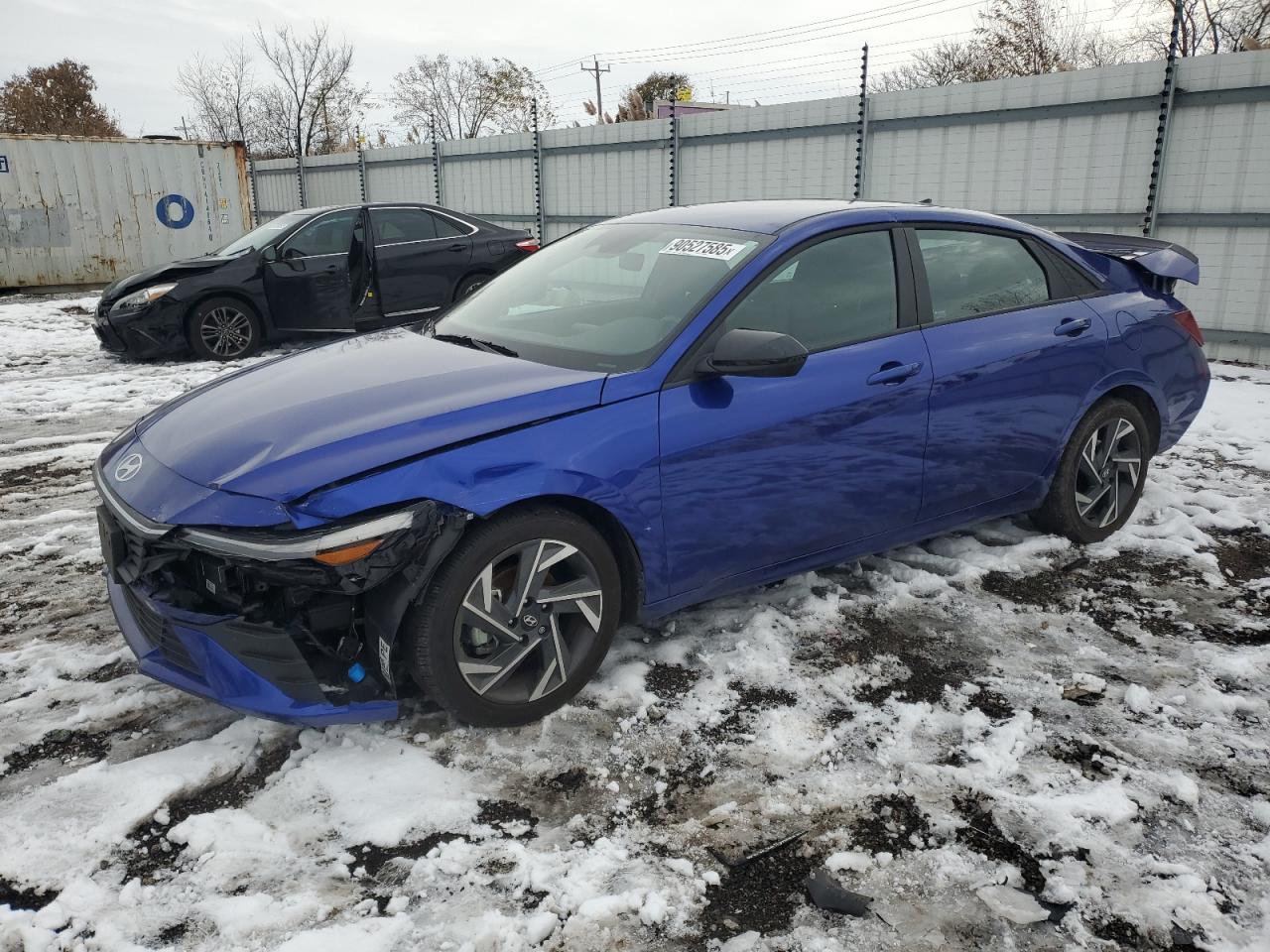 Salvage Hyundai ELANTRA Image