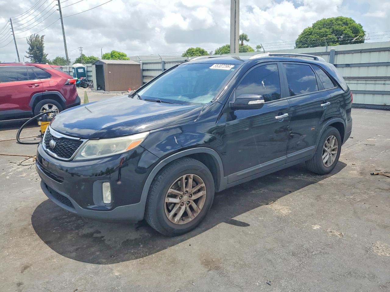 Salvage Kia Sorento Image