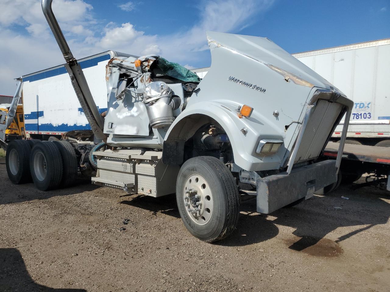 Salvage Western Star Auto Car Conventional Image
