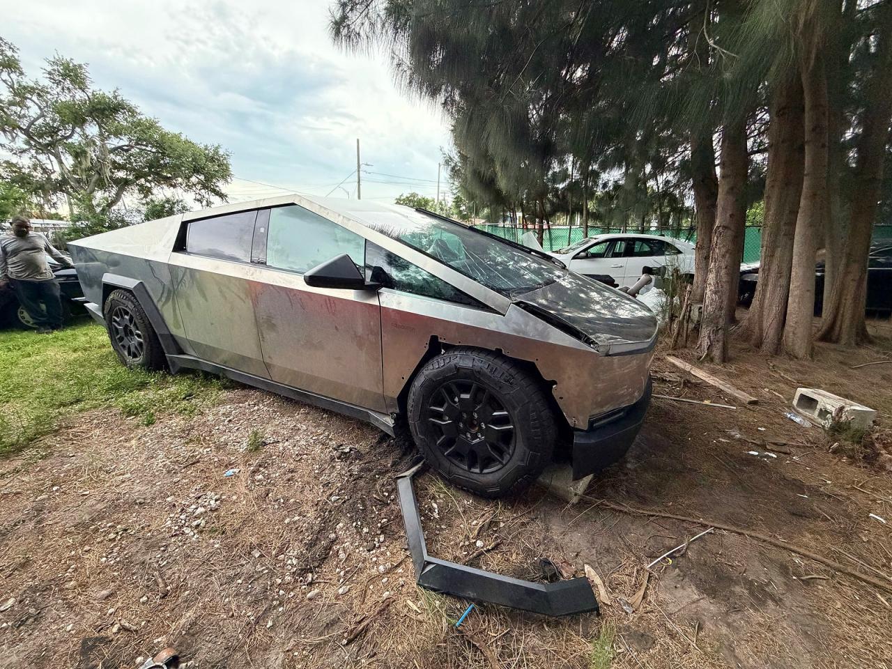 Salvage Tesla Cybertruck Image
