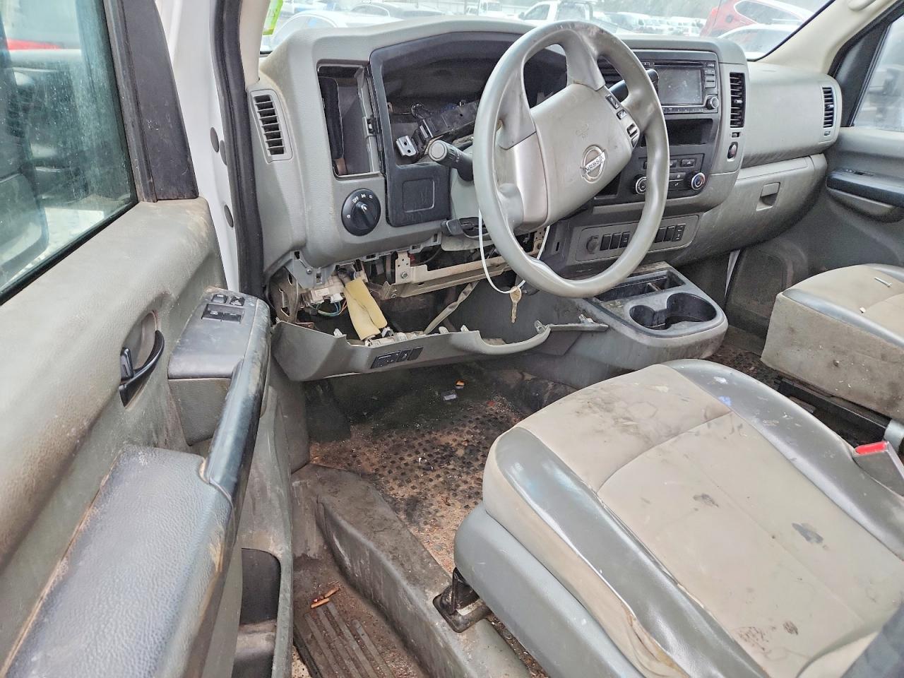 Nissan Nv 2500 S