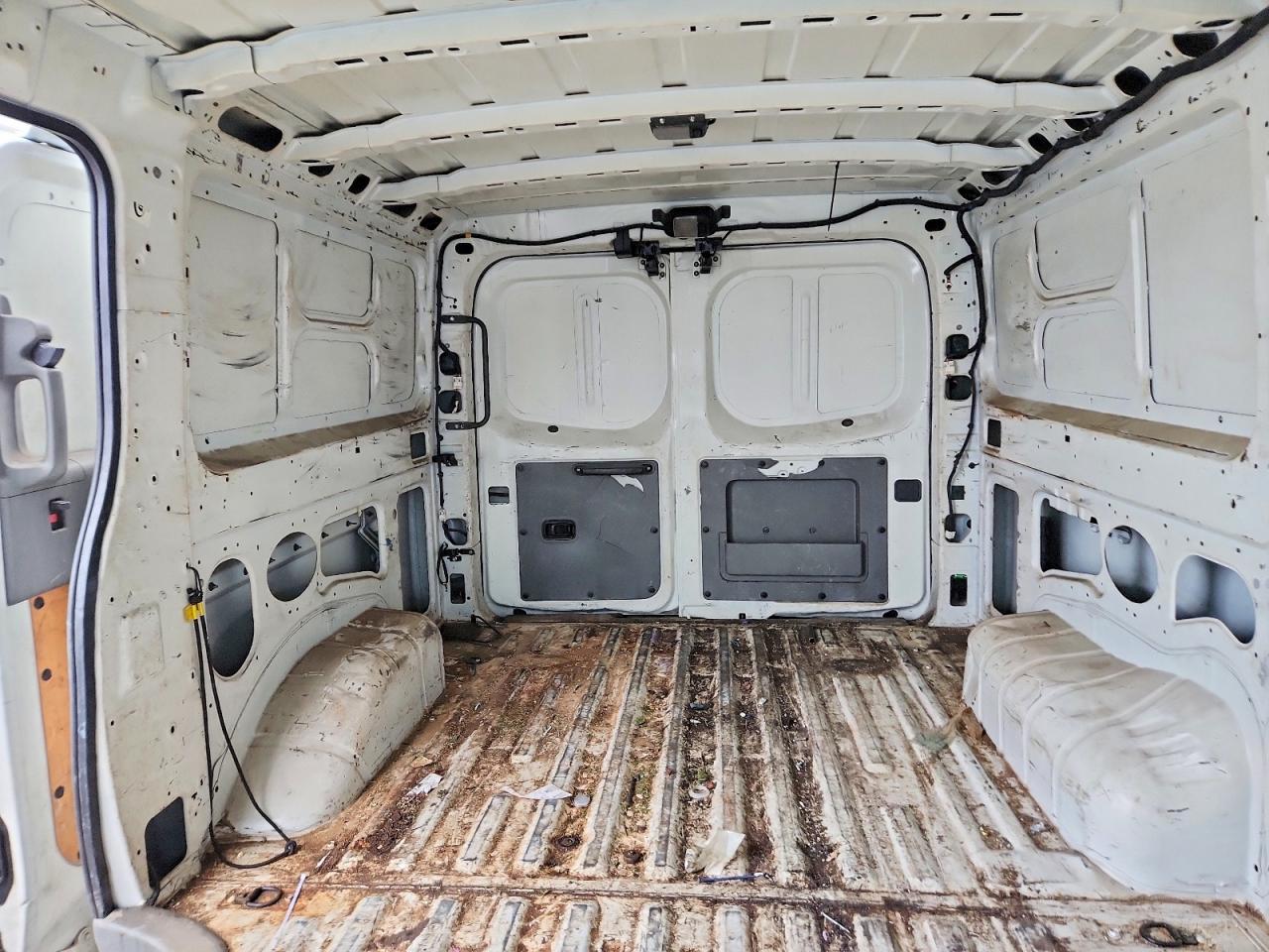 Nissan Nv 2500 S