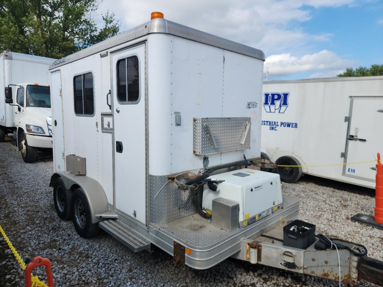 Salvage Featheligh Trailers Image