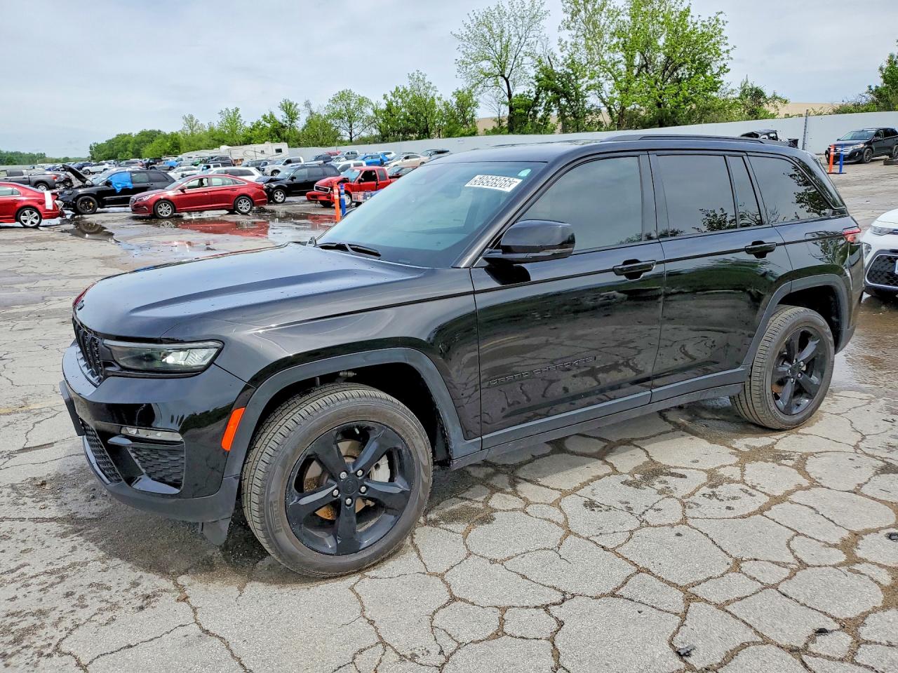 Salvage Jeep Cherokee Image